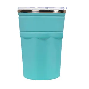 Tasse à bière rafraîchissante isolée en acier inoxydable turquoise avec couvercle transparent
