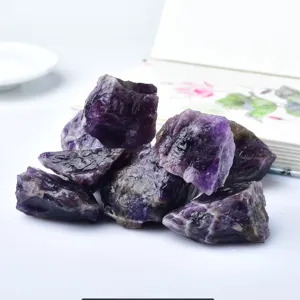 Pietra di cristallo di ametista grezza naturale per diffusore di aromaterapia e arredo.