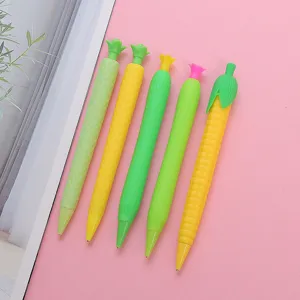Vue rapprochée détaillée de crayons mécaniques mignons en forme de fruits de dessin animé.