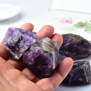 Pietra grezza di ametista naturale, cristallo grezzo 3-5 cm per aromaterapia e decorazione.