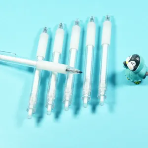 Transparante set van eeuwige potloden met schattige pinguïn voor soepel schrijven.