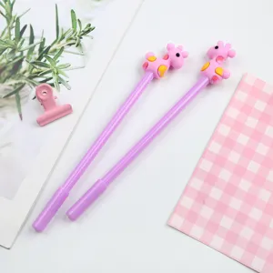 Set di penne gel a forma di giraffa con corpo viola e cancelleria carina per studenti.