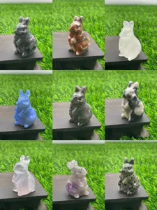 Details van natuurstenen konijn kristal snijwerk ornament met diverse materiaalkeuzes.