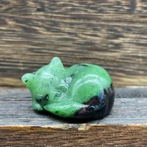 Figurine chat endormi en cristal, sculpture en pierre semi-precieuse verte et deco.