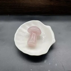 Scultura di funghi in pietra di cristallo rosa naturale dettaglio di gemma curativa