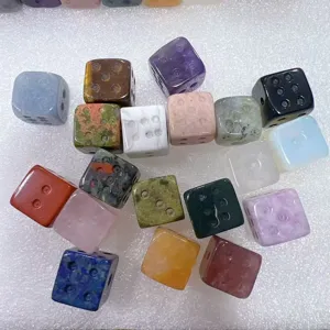 Natürlicher Kristall Stein Würfel Set buntes Mineral Edelstein Gaming Würfel Detail