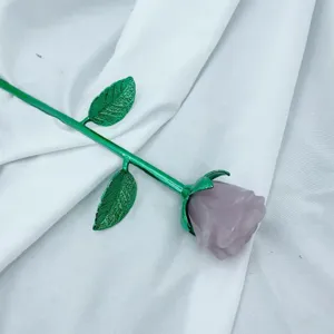 Rosa di cristallo fatta a mano con stelo in metallo, regalo di decorazione floreale.