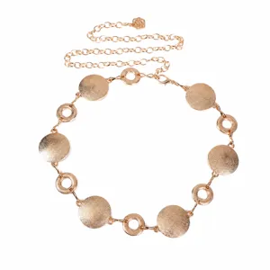Goldene Metallketten-Gürteldetails mit abwechselnden runden Scheiben, verstellbares Kleider-Accessoire.