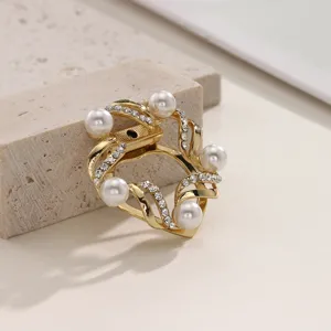 Gouden parel strass sjaal gesp broche elegante kleding accessoire voor vrouwen mode mooi.