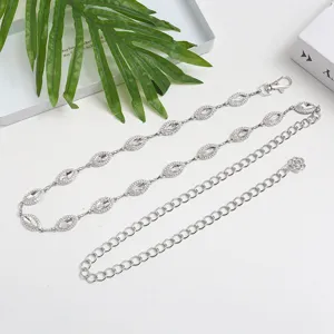 Modische silberfarbene Taillenkette mit glitzernden Kristallen und feinen Gliedern für Frauen.