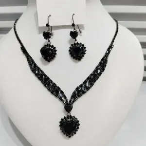 Schwarzes Zirkon Herz Halskette und Ohrringe Set Mode Kristall Schmuck Set Detail