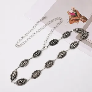 Vintage silberfarbene Metall Taillenkette mit verzierten ovalen Schnallen für Kleider Hosen.