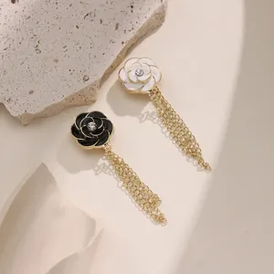 Botón de ropa magnético de flor de camelia con borla de cadena para mujeres