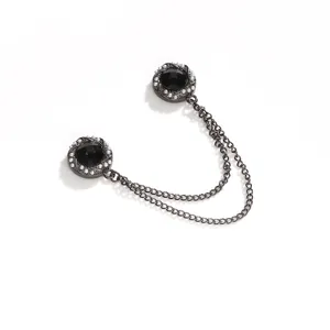 Vintage magnetische broche kledingclip met zwarte strass steentjes en dubbele ketting.