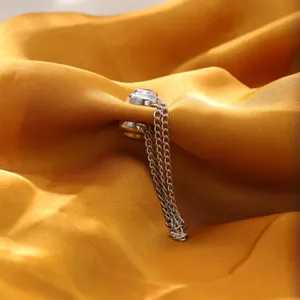 Magnetischer Schalschnalle mit zarten Kettchen, elegante Metall Hijab Clip für Damen.