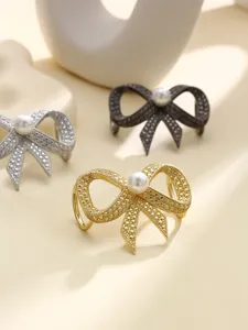 Elegante clip per sciarpa con fiocco di perla e anello per scialle con strass brillanti gioiello.