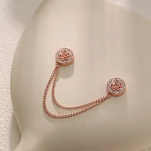 Roosgoud camelia strass magneet gesp kleding anti-gluur dubbele ketting broche accessoire.