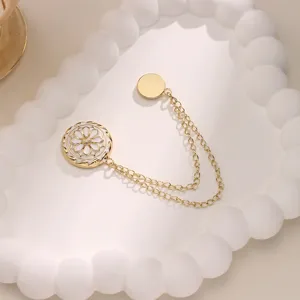 Elegante clip magnética para dobladillo de pantalón camelia blanca cadena doble