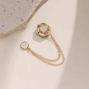 Clip de pantalón magnético de camelia dorada con doble cadena para accesorio de moda