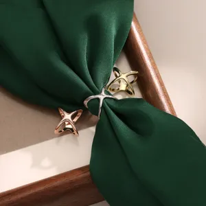 Squisito set di fibbie per sciarpa in metallo a forma di X, dettaglio clip di abbigliamento.
