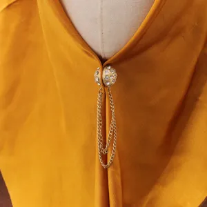 Gouden strass magnetische sluiting met kettingen voor kleding anti-glans sjaal broche accessoire.