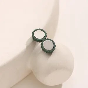 Magnetic hijab pins for women, strong magnetic brooch clips for secure headscarf styling.