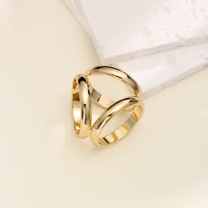 Grand anneau d'écharpe doré anneau triple minimaliste accessoire de mode vêtement élégant d'hiver