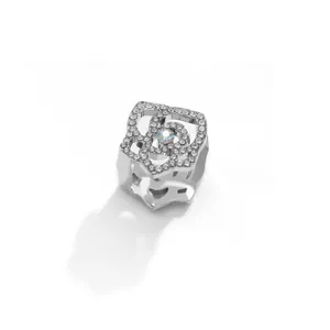 Elegantes silbernes Strass quadratisches Tuchring Blumen Brosche Damen Modeschmuck