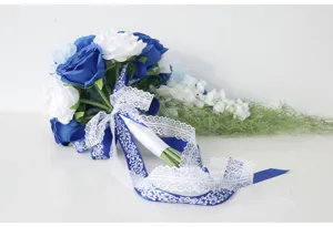 Künstlicher Rosen Brautstrauß Kaskade für Hochzeit blau weiß Fotografie Requisite