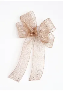 Dettaglio del fiocco in rete glitterata che mostra la texture del nastro color champagne.
