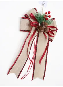 Fiocco natalizio in juta con pigne e bacche rosse per decorazione festiva della casa.