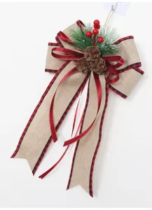 Fiocco natalizio in juta con pigne e bacche da appendere per decorazione delle feste.