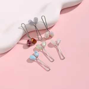 Bunte Kristallperlen U-förmige Hijab-Nadeln und Schal-Clips, elegante Metall-Accessoires.