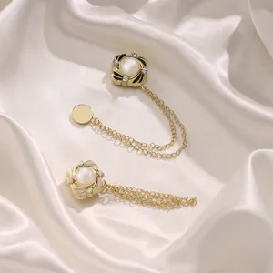 Elegante magnetische kledingknopen met parels en kettingen voor stijl en anti-gluur.
