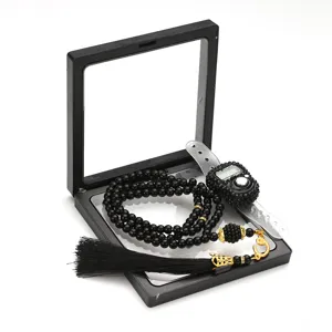 Zwarte kralenkrans set met digitale telteller in een zwevende displaybox voor gebed.
