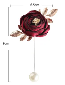 Vintage stoffen roos bloem broche met parel speld, elegante reversspeld voor trouwpakken.