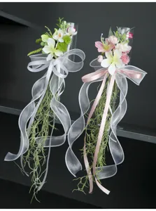 Künstliche Hochzeitsblumendekoration für Sektgläser, Autospiegel oder Feiern mit schönen Bändern.