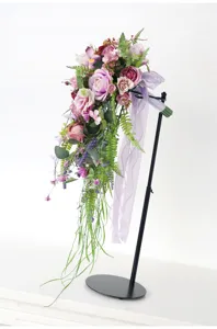 Künstlicher kaskadierender Brautstrauß für Hochzeitsdekoration, elegante Kunstblumen.