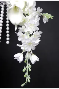 Ramo de novia de alcatraz con perlas artificiales, foto de detalle para boda y decoración