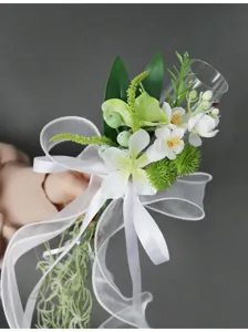Künstliche Blumen Dekoration für Hochzeitsgläser mit weißen Blüten und feiner Schleife.