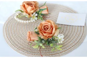 Exquisite künstliche Champagner Rosen Korsage und Armblumen Set, zartes Hochzeitsaccessoire.