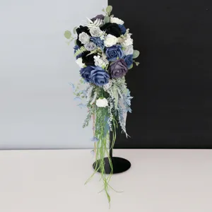 Kaskadierender Wasserfall Brautstrauß Dunstiges Blau Schwarze Rose Künstliche Hochzeitsblume Seidenrose Tränentropfen Strauß Hochzeit Fotografie Requisiten Dekoration