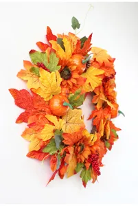 Couronne artificielle d'automne avec feuilles d'érable et citrouilles pour déco murale Thanksgiving