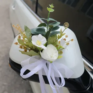 Kunstbloem decoratie voor autospiegel achteruitkijkspiegel trouwauto met witte strik