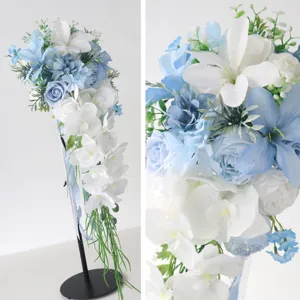 Künstlicher blau weißer Brautstrauß Tropfenform Kaskade Hochzeitsblumen für Zeremonie
