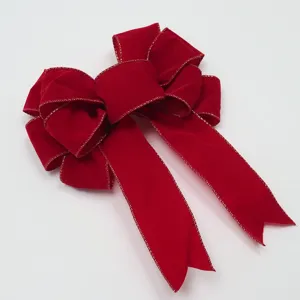 Grande fiocco di Natale in velluto rosso con elegante bordo dorato per albero e festa