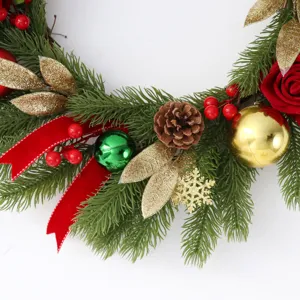 Weihnachtskranz Dekoration Türhänger Zuhause Urlaubsfeier Innenszene Layout festliche Girlande
