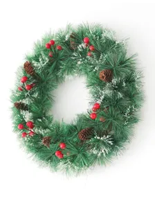 Corona de navidad con piñas bayas y nieve para la decoración festiva de puertas y ventanas.
