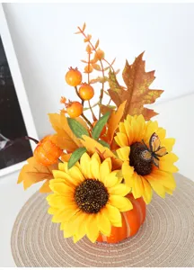 Décoration table automne tournesol artificiel citrouille avec feuilles érable fête récolte.