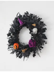 Zwarte Halloween krans voor griezelige feestdag, muur en deur hangende decoratie voor feest.